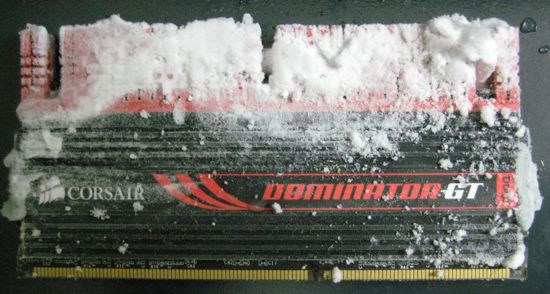 Corsair Dominator GTX 3 DDR3 under dry ice