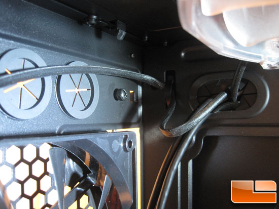 Thermaltake Level 10 GT Full Tower cable locking tab