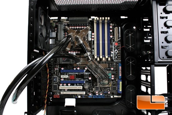 R5 ASUS Rampage 2 Extreme Installed