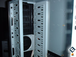 In side picture of the Aerocool Masstige, showing the 10 drive bays.