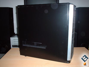 The left side of the Aerocool Masstige with the side on.