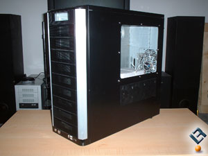 The right side of the Aerocool Masstive with the side on.
