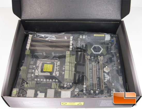 ASUS Sabertooth X58 Retail Box and Bundle