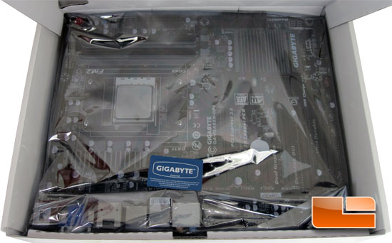 GIGABYTE F2A85X-UP4 Retail Packaging and Bundle