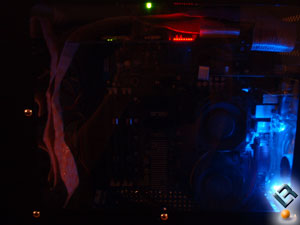 Picture of the LED fan on with no flash, gives a nice glow doesnt it.