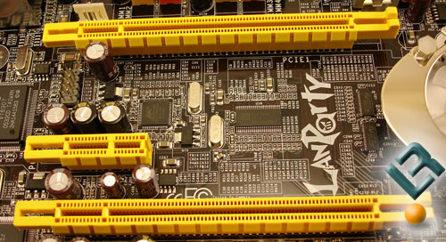 DFI RDX200 CF-DR PCI-E slots