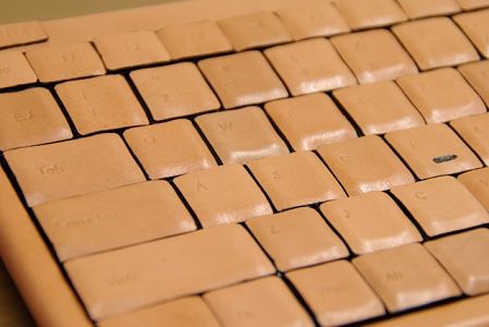 Atelier Wazakura's Honkawa 2 leather keyboard - keys closeup