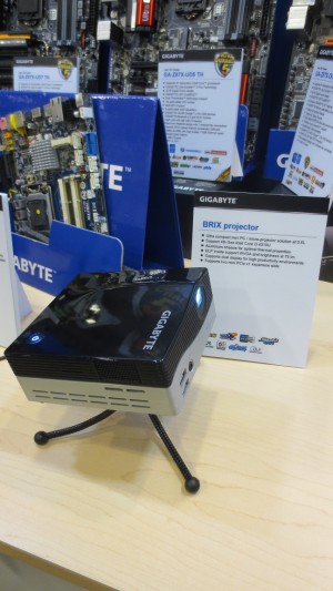 GIGABYTE BRIX Projector