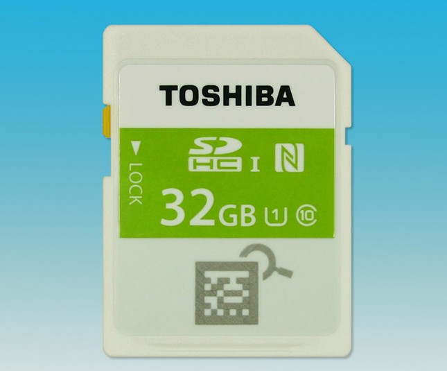 TOSHIBA NFC Built-in SDHC Memory Card