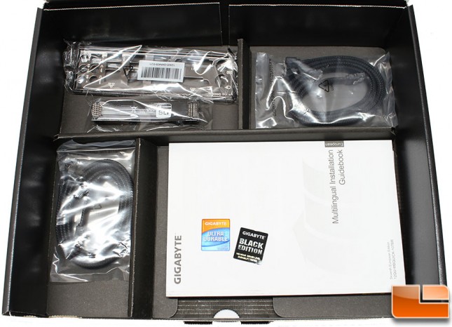 Gigabyte-Z97X-UD3H-BK-Packaging-Accessories