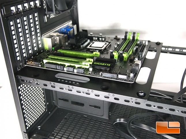 thermaltake-core-x2-mobo-install