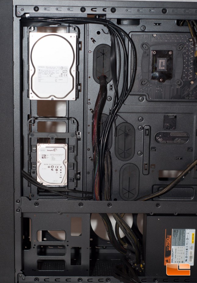Thermaltake Core X71 - HDDs Rear