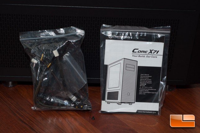 Thermaltake Core X71 - Accessories