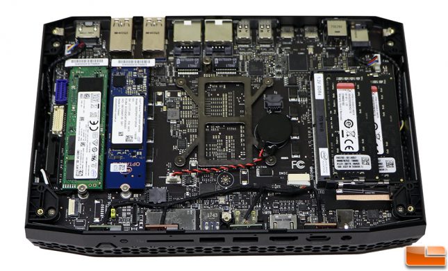 Intel Hades Canyon NUC NUC8i7HVK Inside