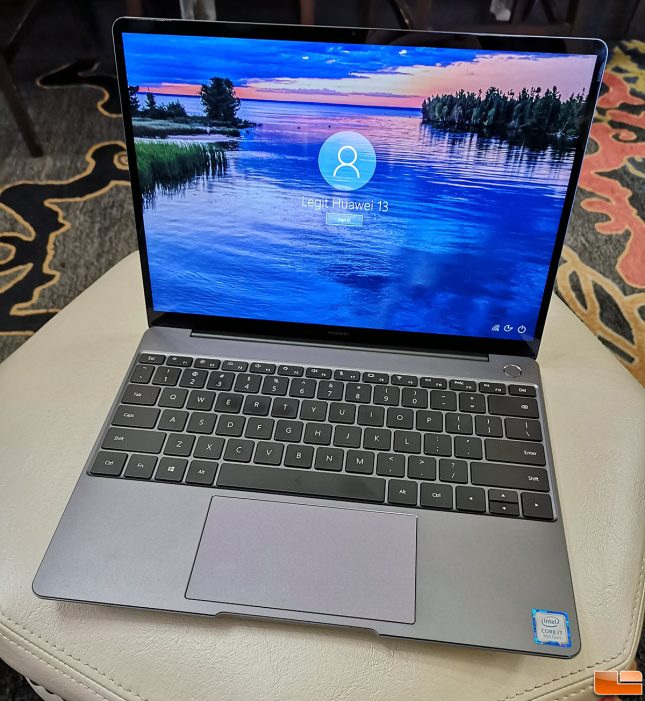 Matebook 13 in Hotel Lobby